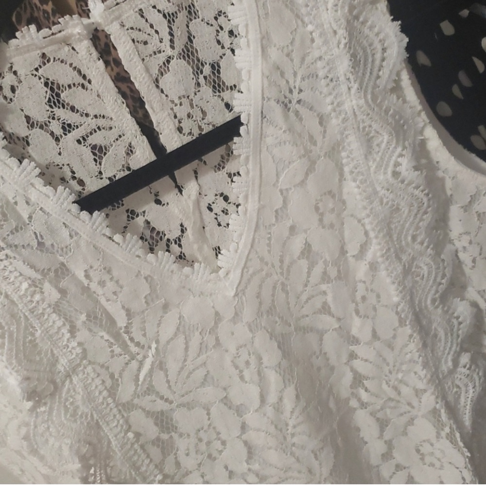 Feminine white lace top - Picture 9 of 10